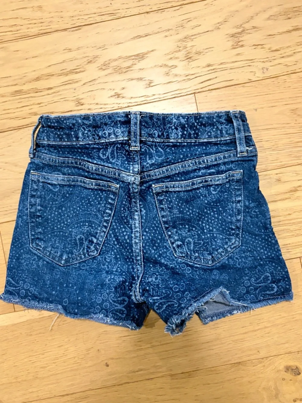 Bundle of 2 Size 10 GAP Light Wash and Dark Denim Paisley Print Girls' Shorts